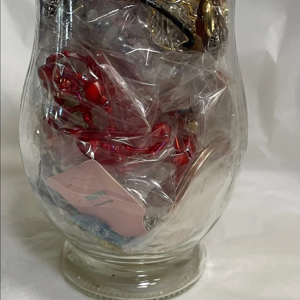 Assorted NWT Jewelry in Glass Vase - Picture 10 of 14